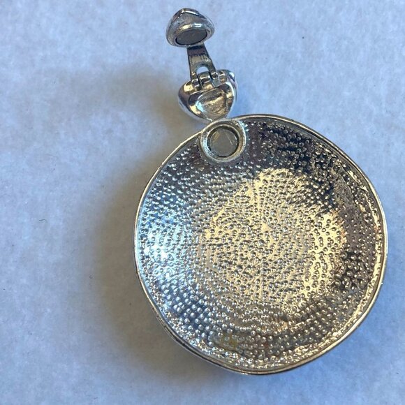 Premier Designs Pendant Necklace Silver Cross Green Shell Inlay Black Cord - Picture 12 of 12